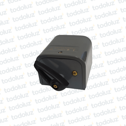 Interruptor Adosar en Caja de Acero On/Off 3P 24A Elibet